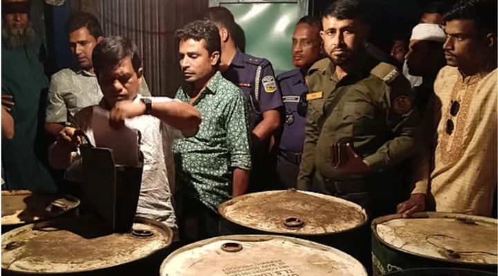 কেন্দুয়ায় অবৈধভাবে মজুদ করা ৮০০ লিটার পেট্রোল জব্দ, ব্যবসায়ীকে জরিমানা